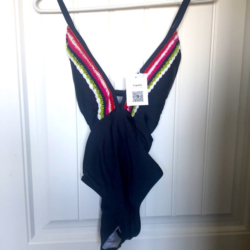 3/$30 Cup deep V crochet trimmed one piece swimsuit New with tags